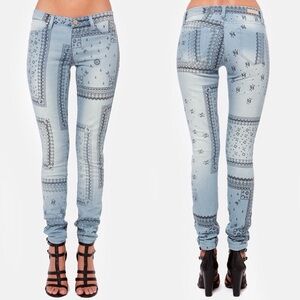 NWT Blank NYC Spray-On Jeggings Skinny Jeans Blue Bandana Paisley Print Size 25